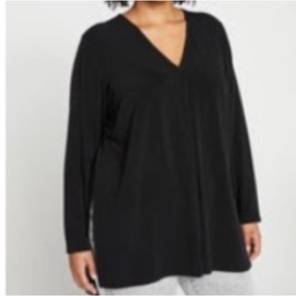 Universal Standard ‘Clean Column Tunic’ 
Black M(18/20). Like new. Side slits.